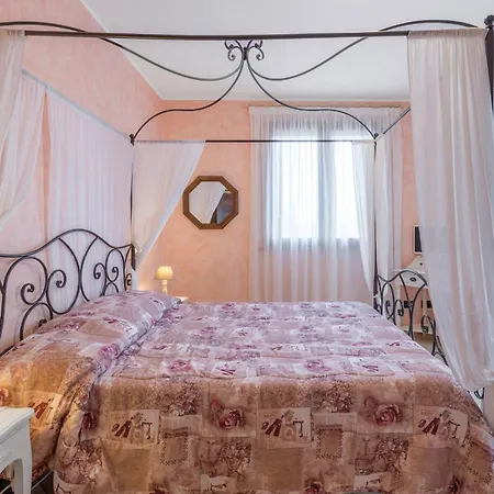 Willa Valledoro With Private Pool, Terricciola, Wifi